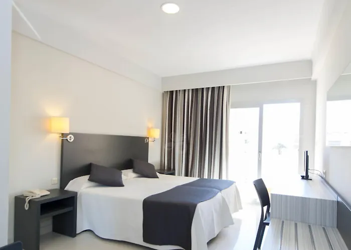 Hotel Robles 3*